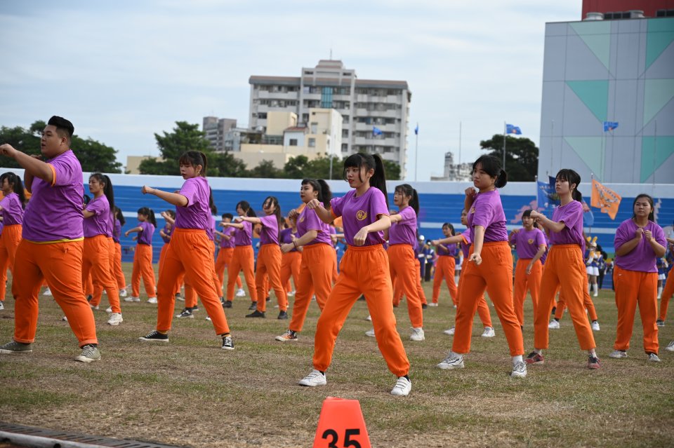 DW20201203_1243