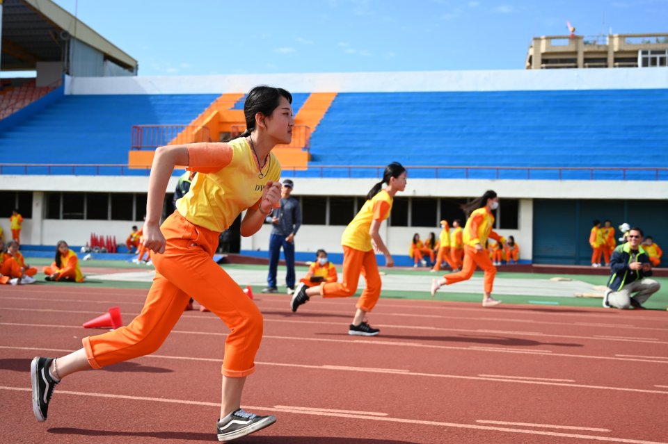 DW20201203_1306