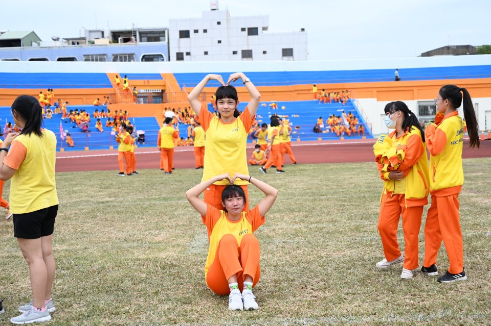DW20201203_1355