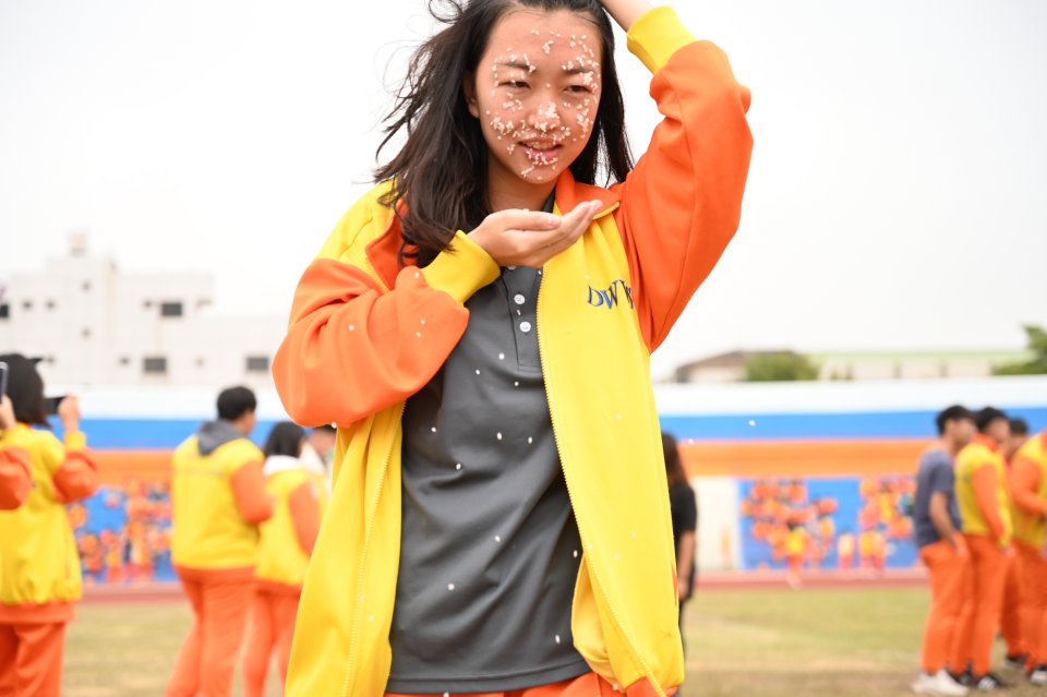 DW20201203_1422