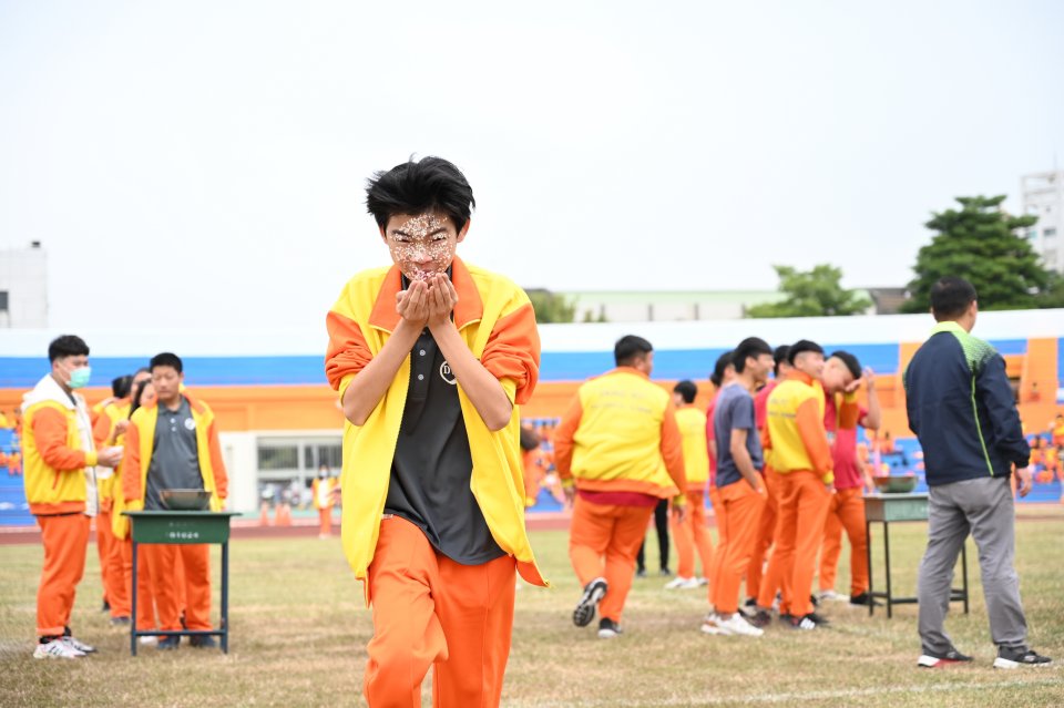 DW20201203_1424