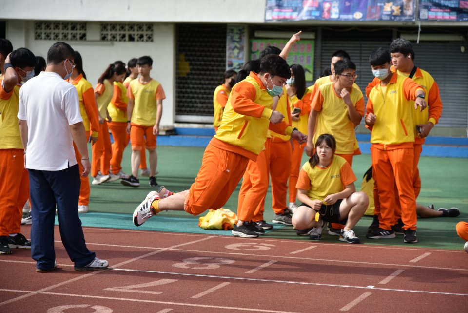 DW20201203_1622