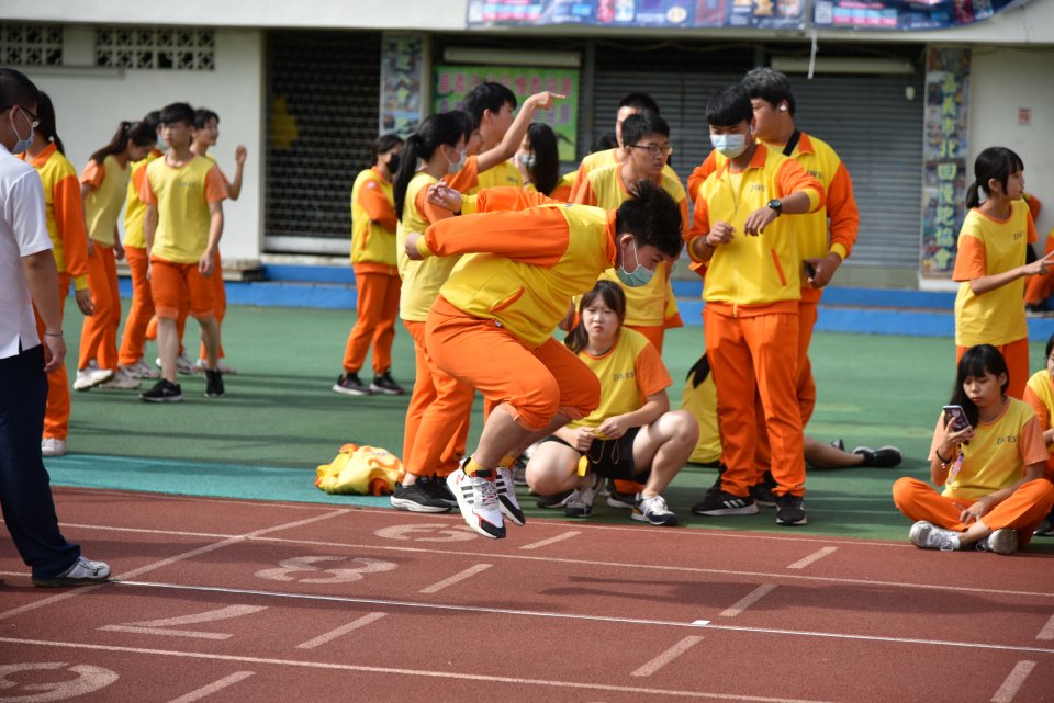 DW20201203_1623