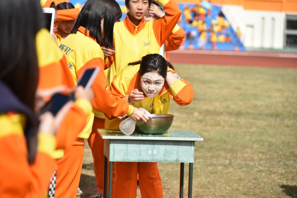 DW20201203_1643