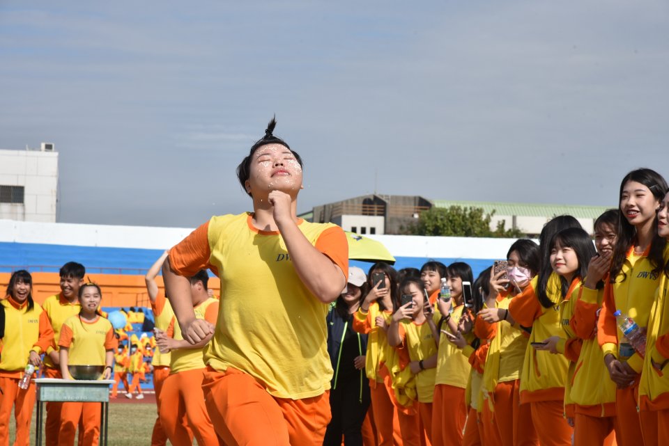 DW20201203_1951